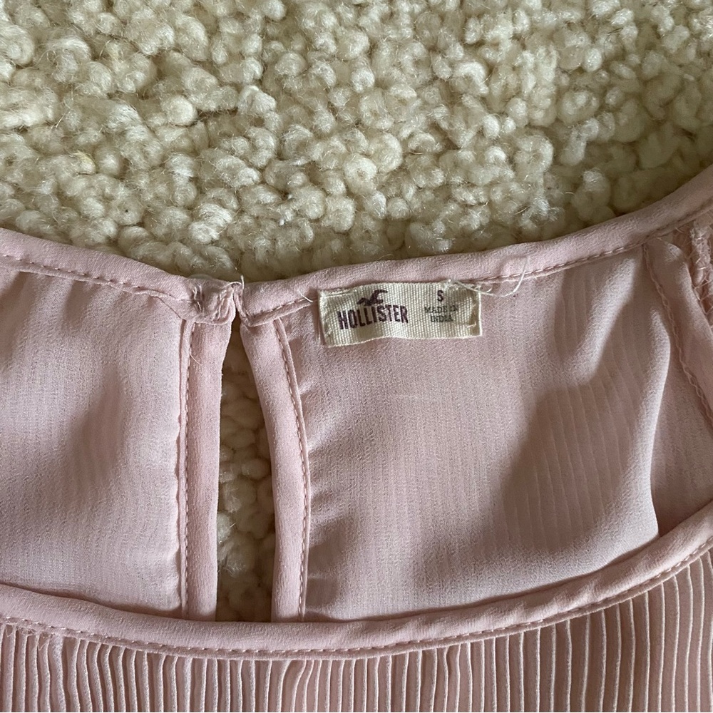 Holister pink pleated top - Picture 2 of 4